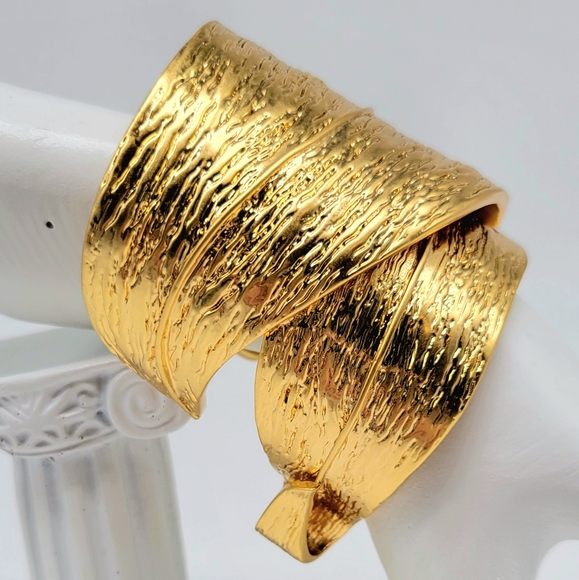Yves Saint Laurent Paris HEAVY RARE Chunky Wide Gold Leaf Cuff Bracelet - Picture 8 of 11